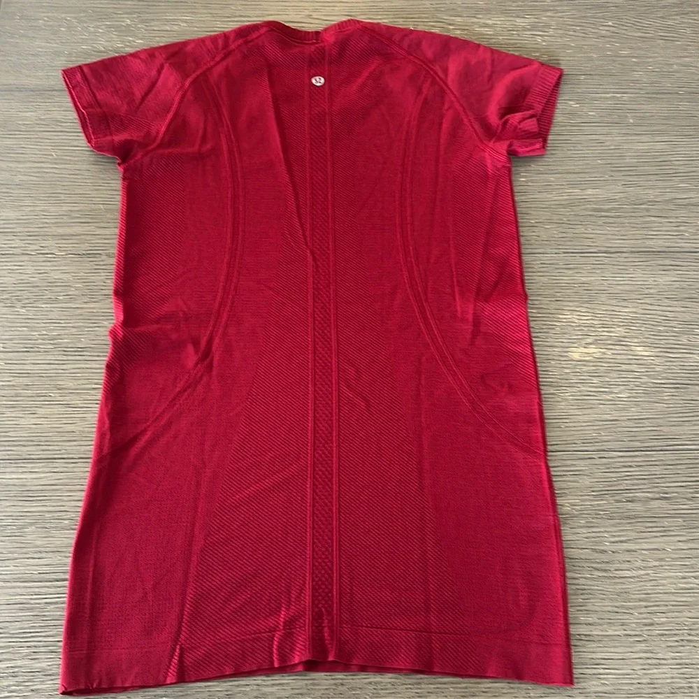 lululemon athletica Red Short Sleeve Tee